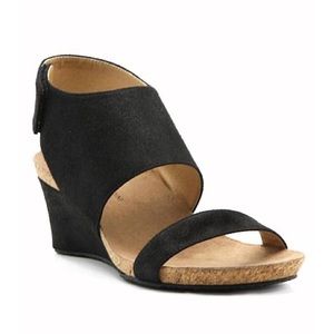 NWOB Adrienne Vittadini Black Wedge Sandal